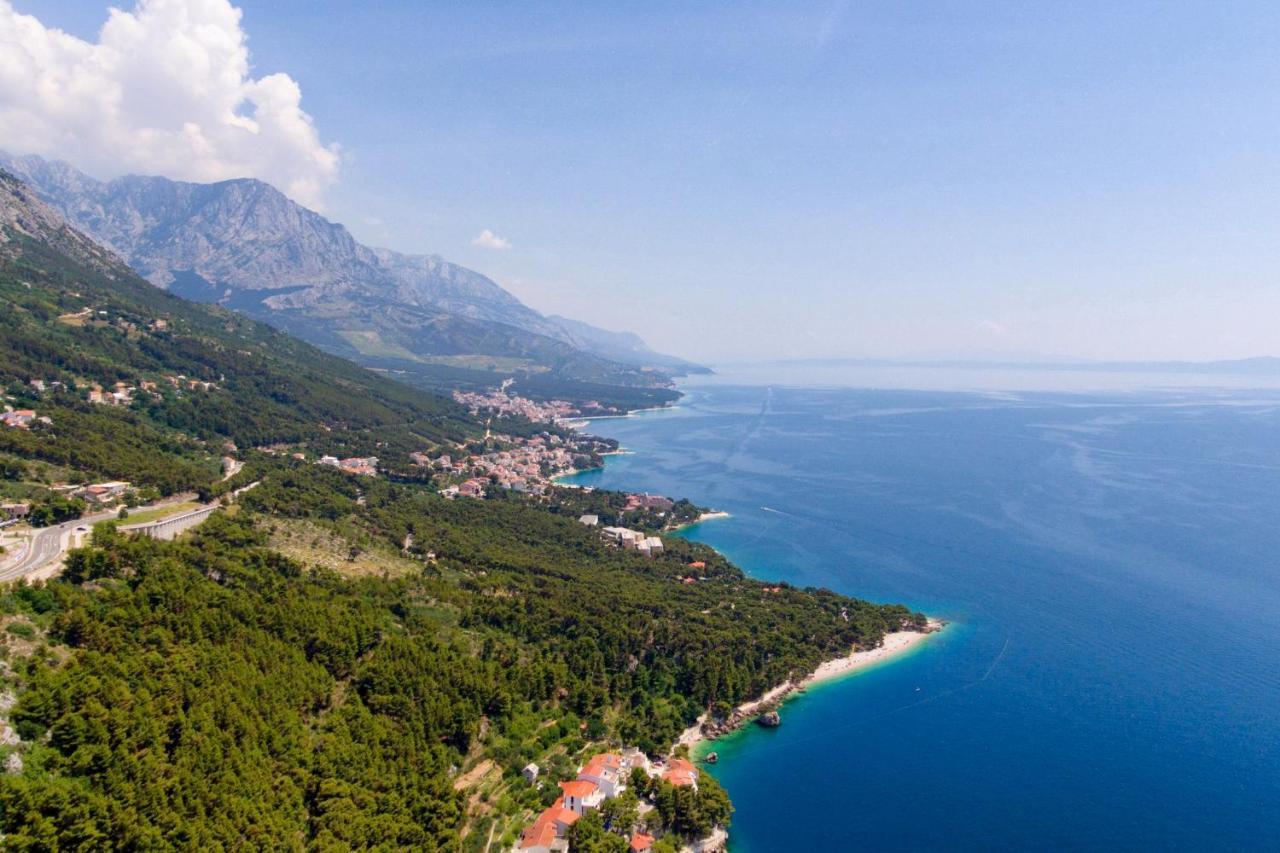 Apartments With A Parking Space Brela, Makarska - 6043 Exterior foto